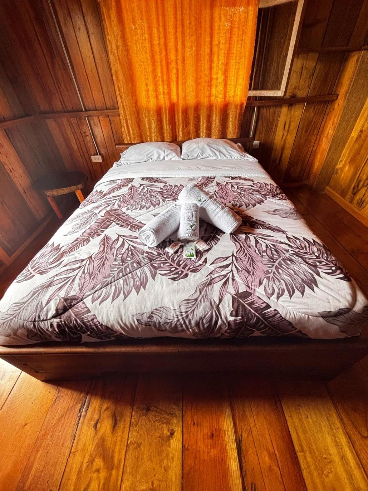Hostal Vista Verde ミンド エクステリア 写真